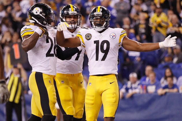 INDIANAPOLIS, IN - NOVEMBER 12:  JuJu Smith-Schuster #19 of the Pittsburgh Steelers celebrates after a touchdown against the Indianapolis Colts during the second half at Lucas Oil Stadium on November 12, 2017 in Indianapolis, Indiana.  (Photo by Joe Robbins/Getty Images)