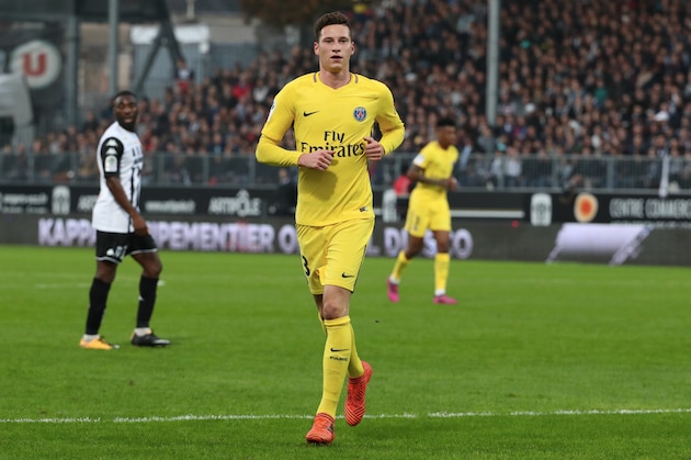 ANGERS, FRANCE - NOVEMBER 04:  Julian Draxler of Paris Saint-Germain in action during the Ligue 1 match between Angers SCO and Paris Saint Germain (PSG) at Stade Raymond Kopa on November 4, 2017 in Angers, France.  (Photo by Xavier Laine/Getty Images)