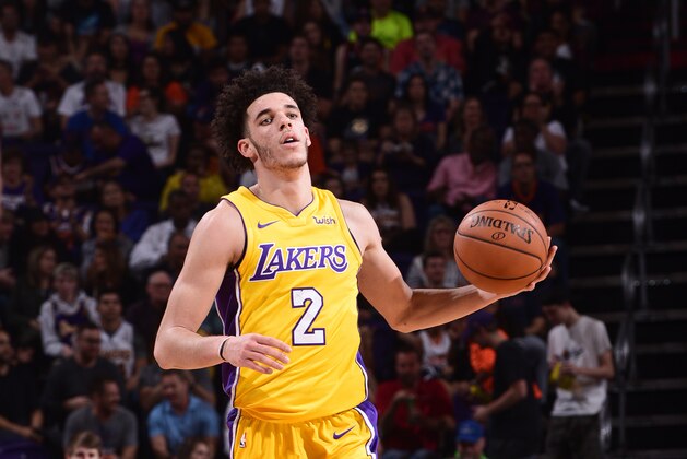 PHOENIX, AZ - NOVEMBER 13:  Lonzo Ball #2 of the Los Angeles Lakers handles the ball against the Phoenix Suns on November 13, 2017 at Talking Stick Resort Arena in Phoenix, Arizona. NOTE TO USER: User expressly acknowledges and agrees that, by downloading and or using this photograph, user is consenting to the terms and conditions of the Getty Images License Agreement. Mandatory Copyright Notice: Copyright 2017 NBAE (Photo by Michael Gonzales/NBAE via Getty Images)