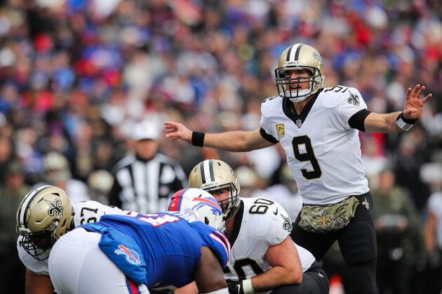 ORCHARD PARK, NY - NOVEMBER 12:  Drew Brees #9 of the New Orleans Saints signals to his team during the first quarter against the Buffalo Bills on November 12, 2017 at New Era Field in Orchard Park, New York.  (Photo by Brett Carlsen/Getty Images)