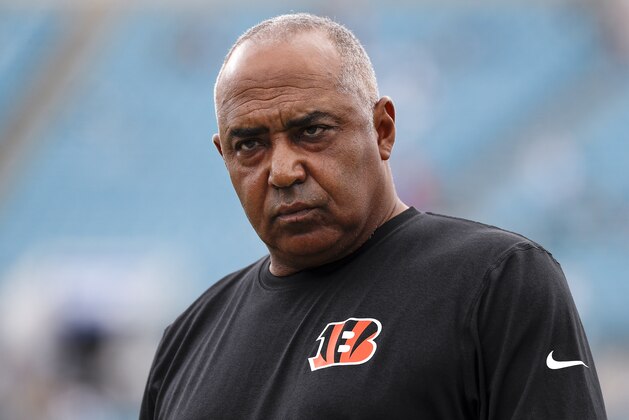 JACKSONVILLE, FL - NOVEMBER 5: Head Coach Marvin Lewis of the Cincinnati Bengals during the game against the Jacksonville Jaguars at EverBank Field on November 5, 2017 in Jacksonville, Florida. The Jaguars defeated the Bengals 23 to 7. (Photo by Don Juan Moore/Getty Images)