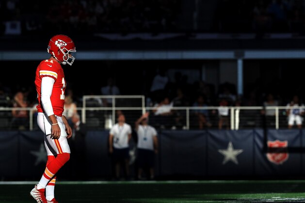 ARLINGTON, TX - NOVEMBER 05:  Alex Smith #11 of the Kansas City Chiefs walks onto the field during the second quarter against the Dallas Cowboys at AT&T Stadium on November 5, 2017 in Arlington, Texas.  (Photo by Ronald Martinez/Getty Images)