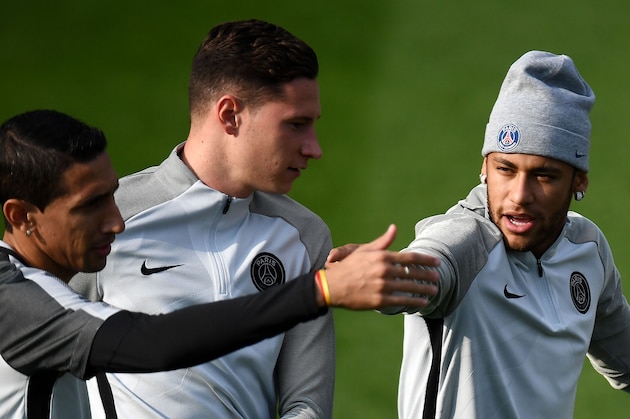 Paris Saint-Germain's Brazilian forward Neymar (1st-R), Paris Saint-Germain's German midfielder Julian Draxler (2nd-R) and di Paris Saint-Germain's Argentinian forward Angel Di Maria (3rd-R) attend a training session on the eve of the UEFA Champions League football match PSG vs Bayern Munich on September 26, 2017 at the Camp des Loges training center in Saint-Germain-en-Laye, west of Paris. / AFP PHOTO / FRANCK FIFE        (Photo credit should read FRANCK FIFE/AFP/Getty Images)