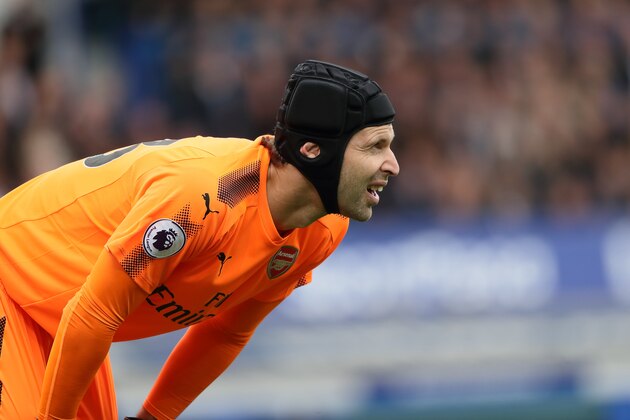 LIVERPOOL, ENGLAND - OCTOBER 22: Petr Cech of Arsenal during the Premier League match between Everton and Arsenal at Goodison Park on October 22, 2017 in Liverpool, England. (Photo by Matthew Ashton - AMA/Getty Images)