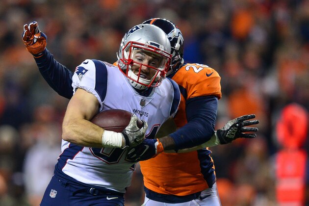 DENVER, CO - NOVEMBER 12:  Running back Rex Burkhead #34 of the New England Patriots runs for a touchdown after a catch in the first quarter of a game as free safety Darian Stewart #26 of the Denver Broncos pursues at Sports Authority Field at Mile High on November 12, 2017 in Denver, Colorado. (Photo by Dustin Bradford/Getty Images)