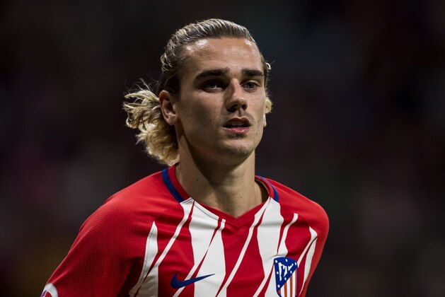 MADRID, SPAIN - OCTOBER 28: Antoine Griezmann of Atletico de Madrid reacts during the La Liga 2017-18 match between Atletico de Madrid and Villarreal CF at Wanda Metropolitano  on October 28 2017 in Madrid, Spain. (Photo by Power Sport Images/Getty Images)