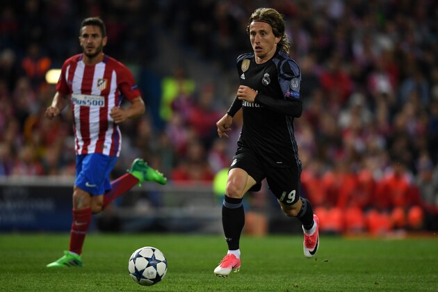 MADRID, SPAIN - MAY 10: Luka Modric of Real Madrid in action during the UEFA Champions League Semi Final second leg match between Club Atletico de Madrid and Real Madrid CF at Vicente Calderon Stadium on May 10, 2017 in Madrid, Spain. (Photo by Etsuo Hara/Getty Images)
