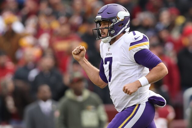 LANDOVER, MD - NOVEMBER 12: Quarterback Case Keenum #7 of the Minnesota Vikings celebrates after throwing a touchdown during the second quarter against the Washington Redskins at FedExField on November 12, 2017 in Landover, Maryland. (Photo by Patrick Smith/Getty Images)
