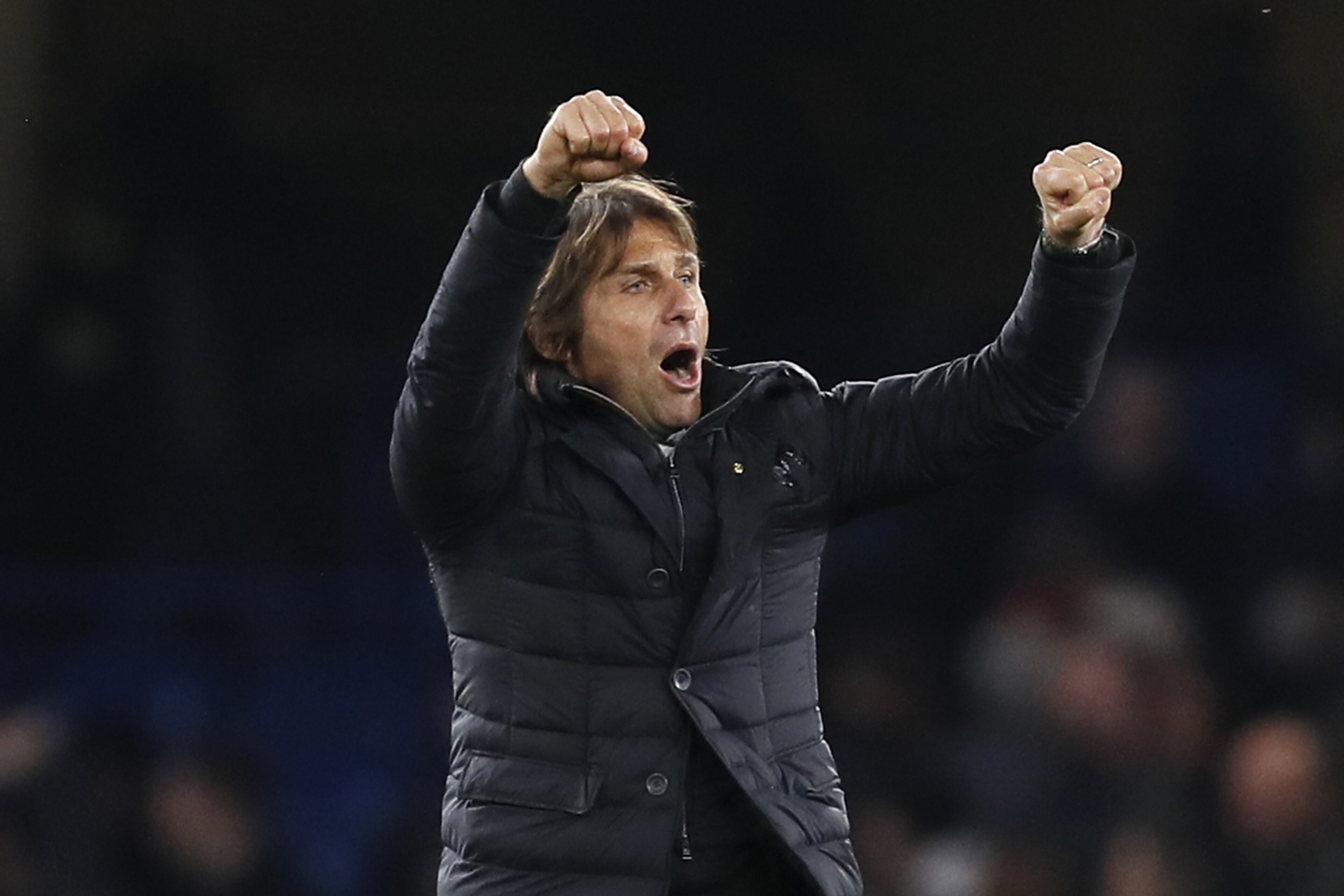 Chelsea's manager Antonio Conte celebrates at the end of the English Premier League soccer match between Chelsea and Manchester United at Stamford Bridge stadium in London, Sunday, Nov. 5, 2017. Chelsea won the match 1-0. (AP Photo/Kirsty Wigglesworth)