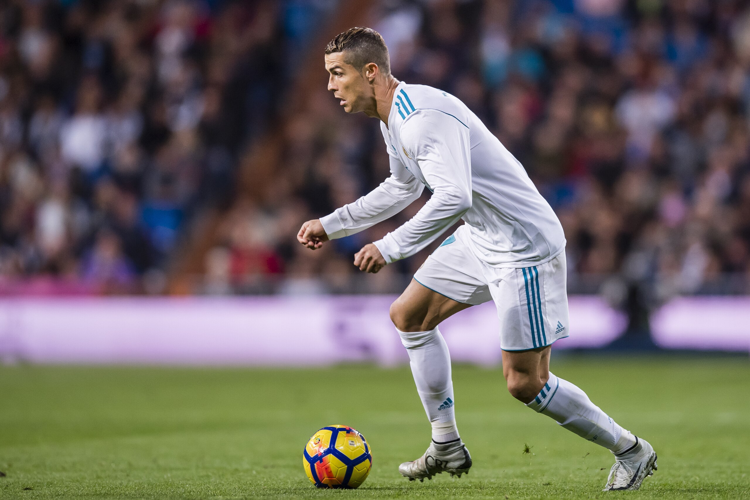 MADRID, SPAIN - NOVEMBER 05: Cristiano Ronaldo of Real Madrid in action during the La Liga 2017-18 match between Real Madrid and UD Las Palmas at Estadio Santiago Bernabeu on November 05 2017 in Madrid, Spain. (Photo by Power Sport Images/Getty Images)
