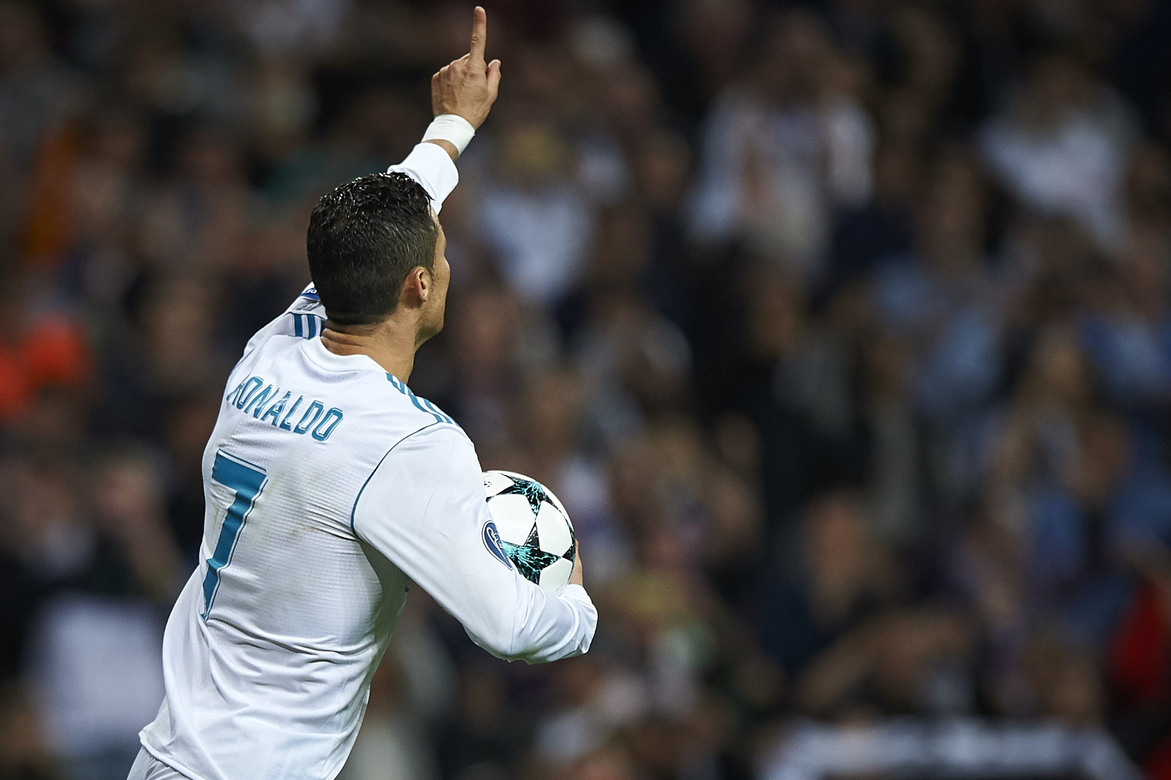 MADRID, SPAIN - OCTOBER 17:  Cristiano Ronaldo of Real Madrid celebrates after scoring a goal during the UEFA Champions League group H match between Real Madrid and Tottenham Hotspur at Estadio Santiago Bernabeu on October 17, 2017 in Madrid, Spain.  (Photo by fotopress/Getty Images )