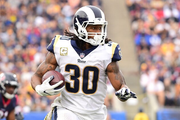 LOS ANGELES, CA - NOVEMBER 12:  Todd Gurley #30 of the Los Angeles Rams runs the ball down field during the game against the Houston Texans at the Los Angeles Memorial Coliseum on November 12, 2017 in Los Angeles, California.  (Photo by Harry How/Getty Images)