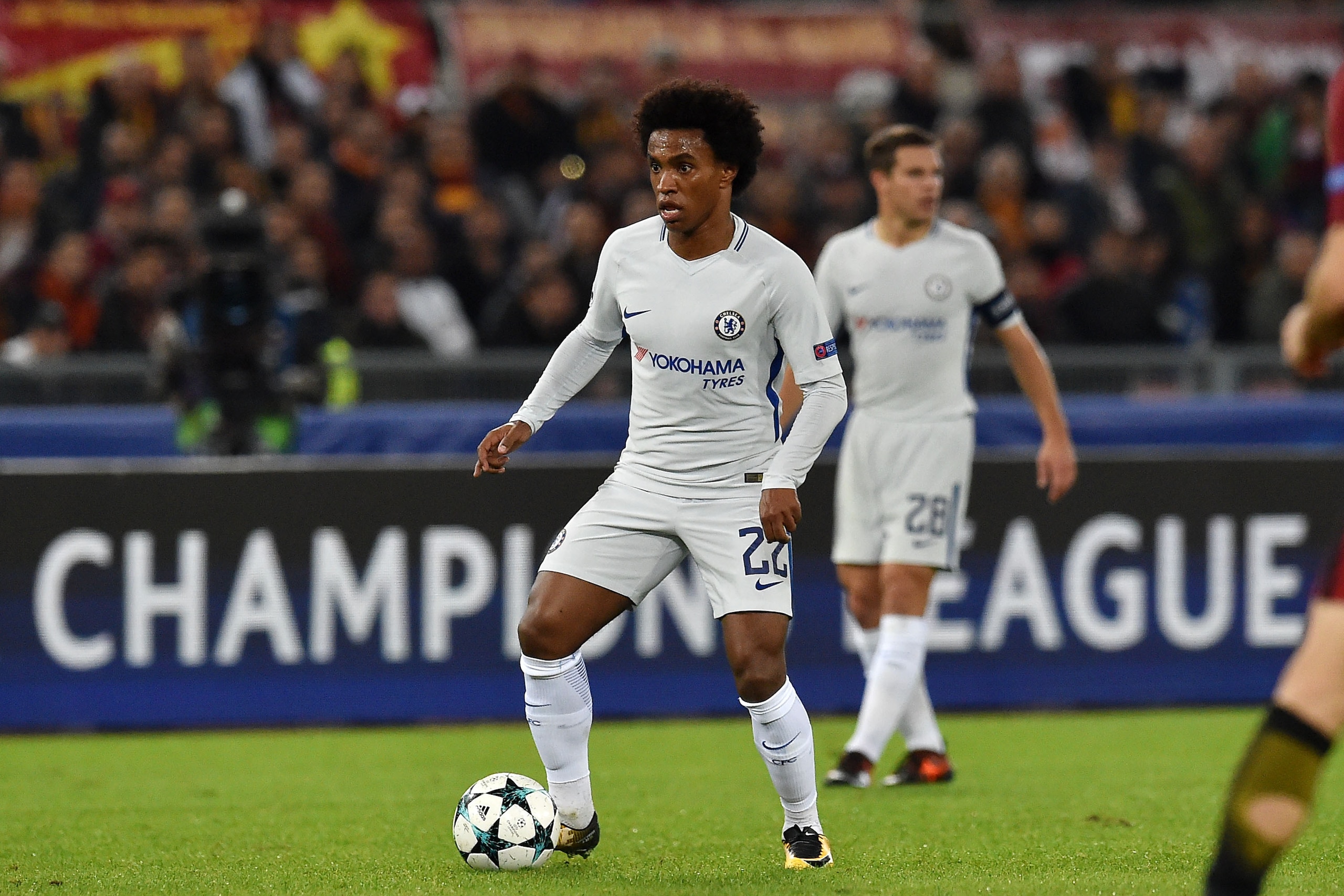 ROME, ITALY - OCTOBER 31:  Willian of Chelsea FC in action during the UEFA Champions League group C match between AS Roma and Chelsea FC at Stadio Olimpico on October 31, 2017 in Rome, Italy.  (Photo by Giuseppe Bellini/Getty Images )