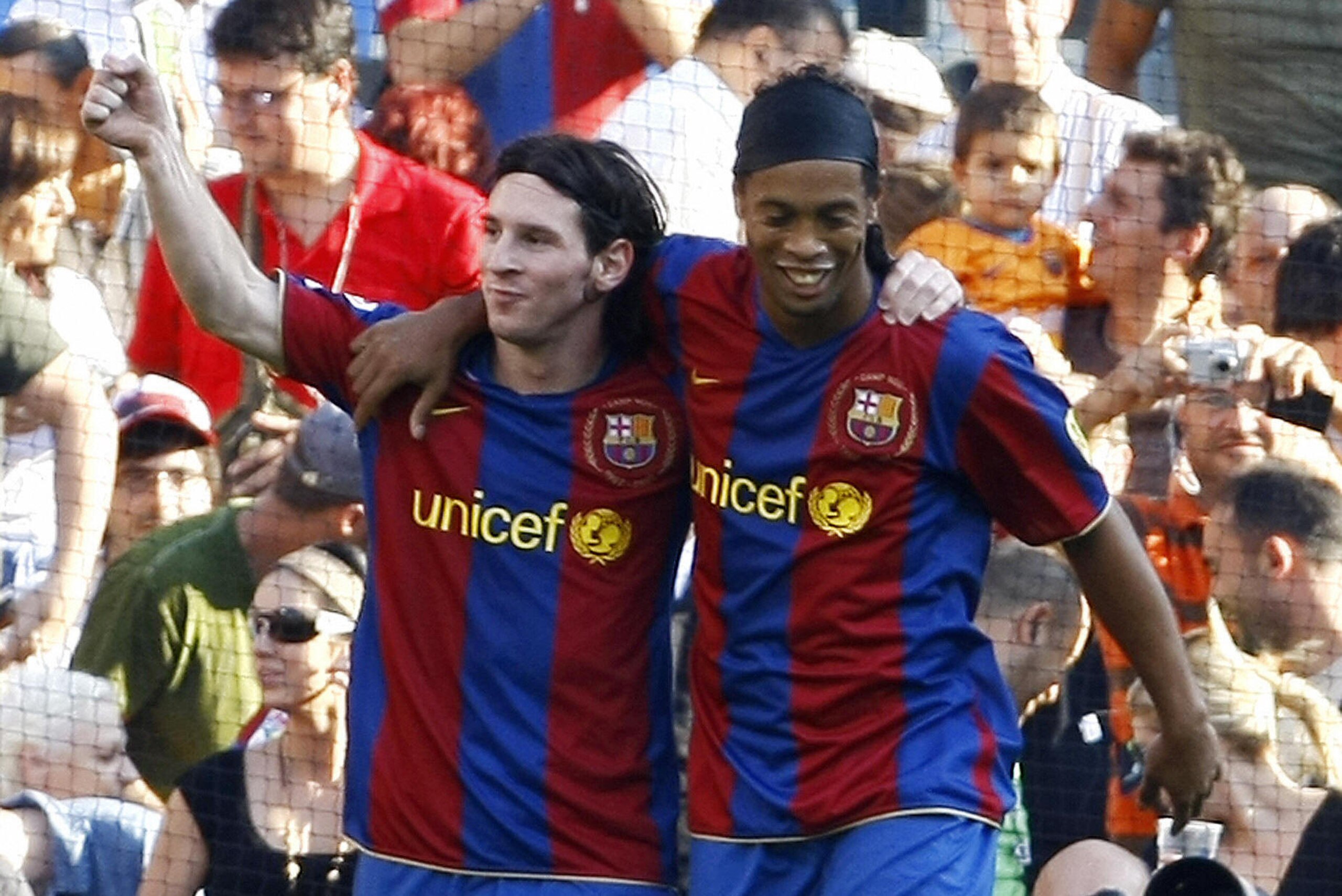 Barcelona's Argentinian Messi (L) is congratulated by his teammate Brazilian Ronaldinho (R) after scoring during the Liga football match Barcelona vs Athletico Madrid at the New Camp in Barcelona , 07 october 2007.  AFP PHOTO / PHILIPPE DESMAZES (Photo credit should read PHILIPPE DESMAZES/AFP/Getty Images)