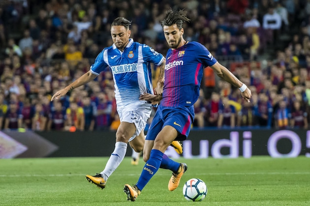 BARCELONA, SPAIN - SEPTEMBER 09: Andre Filipe Tavares Gomes (R) of FC Barcelona fights for the ball with Sergio Garcia de la Fuente (L) of RCD Espanyol during the La Liga match between FC Barcelona vs RCD Espanyol at the Camp Nou on 09 September 2017 in Barcelona, Spain. (Photo by Power Sport Images/Getty Images)