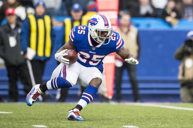 ORCHARD PARK, NY - NOVEMBER 12:  LeSean McCoy #25 of the Buffalo Bills jukes with the football during the first half against the New Orleans Saints at New Era Field on November 12, 2017 in Orchard Park, New York. New Orleans defeats Buffalo 47-10.  (Photo by Brett Carlsen/Getty Images)