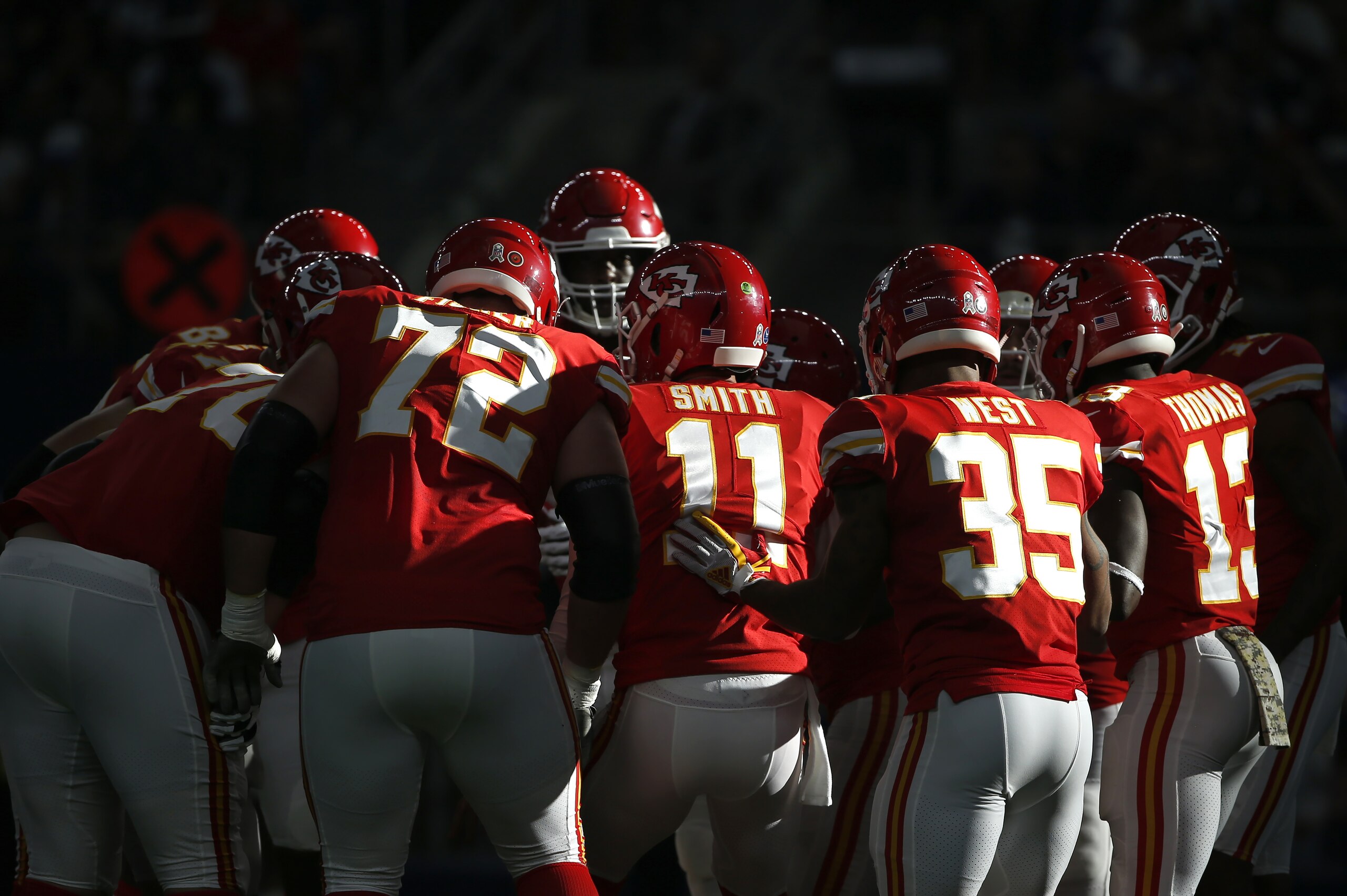 ARLINGTON, TX - NOVEMBER 5: Alex Smith #11 of the Kansas City Chiefs and his team huddle up as they play the Dallas Cowboys at AT&T Stadium on November 5, 2017 in Arlington, Texas. (Photo by Ron Jenkins/Getty Images)