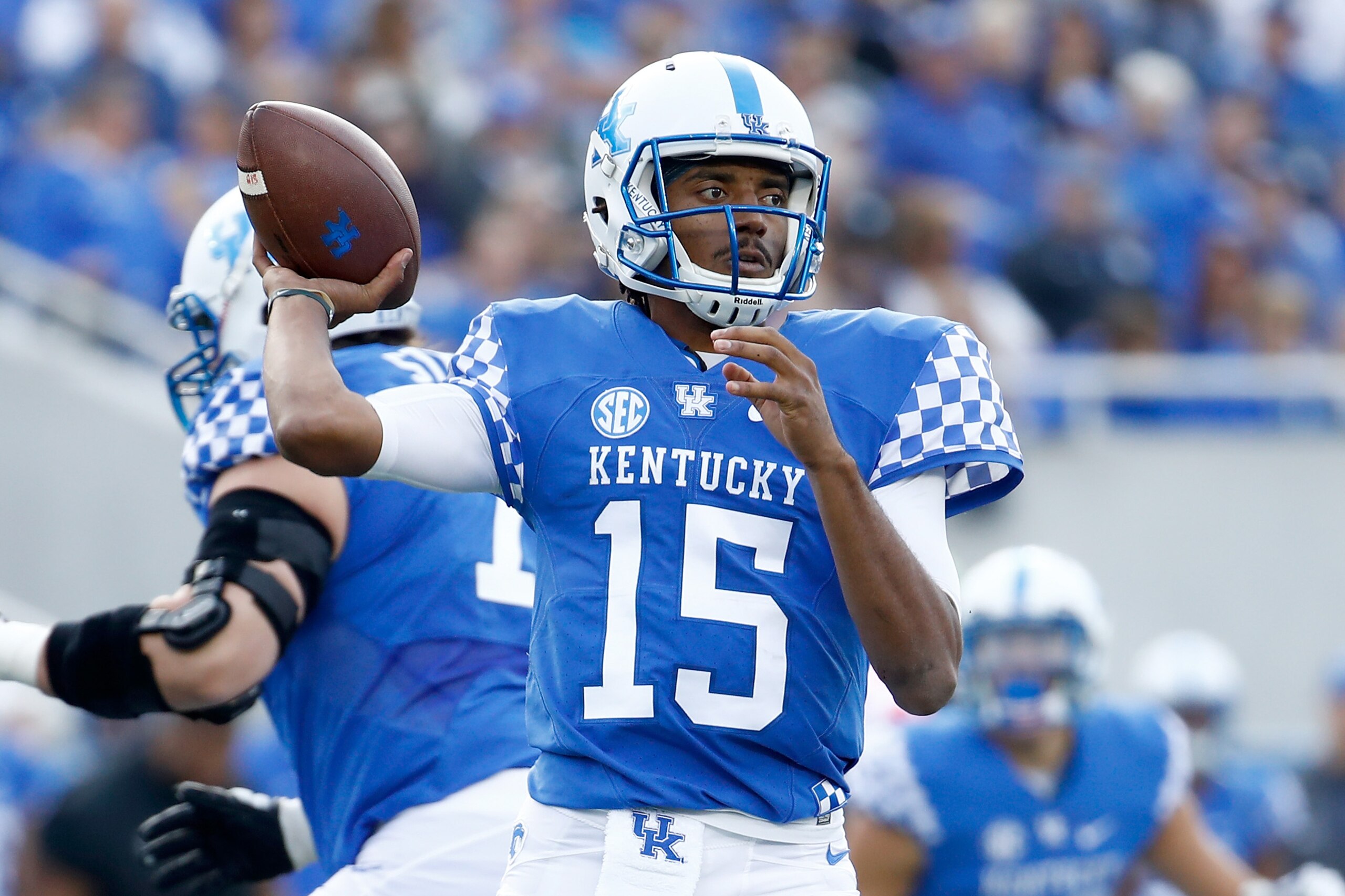 LEXINGTON, KY - NOVEMBER 04:  Stephen Johnson #15 of the Kentucky Wildcats throws a pass against the Mississippi Rebels  at Commonwealth Stadium on November 4, 2017 in Lexington, Kentucky.  (Photo by Andy Lyons/Getty Images)