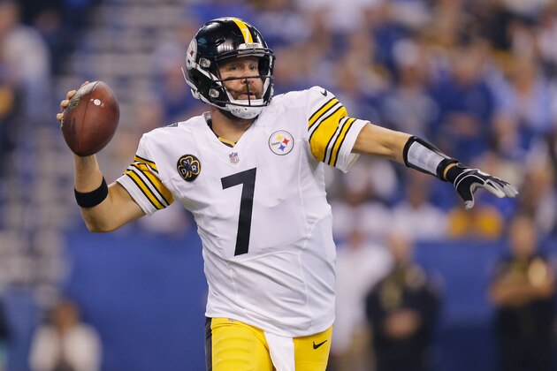 INDIANAPOLIS, IN - NOVEMBER 12:  Ben Roethlisberger #7 of the Pittsburgh Steelers throws a pass against the Indianapolis Colts during the first half at Lucas Oil Stadium on November 12, 2017 in Indianapolis, Indiana.  (Photo by Michael Reaves/Getty Images)