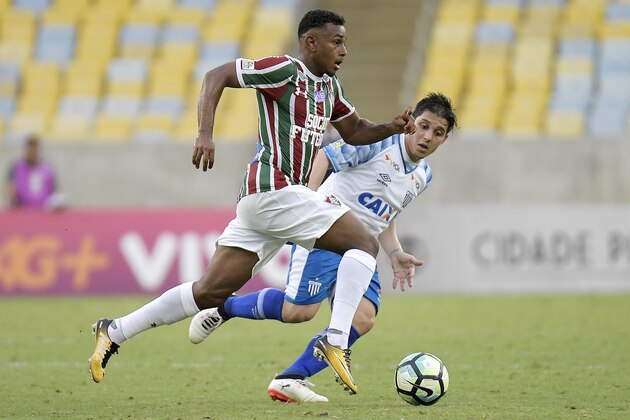 RIO DE JANEIRO, BRAZIL - OCTOBER 15: Wendel of Fluminense runs with the ball during the match between Fluminense and Avai as part of Brasileirao Series A 2017 at Maracana Stadium on October 15, 2017 in Rio de Janeiro, Brazil. (Photo by Alexandre Loureiro/Getty Images)