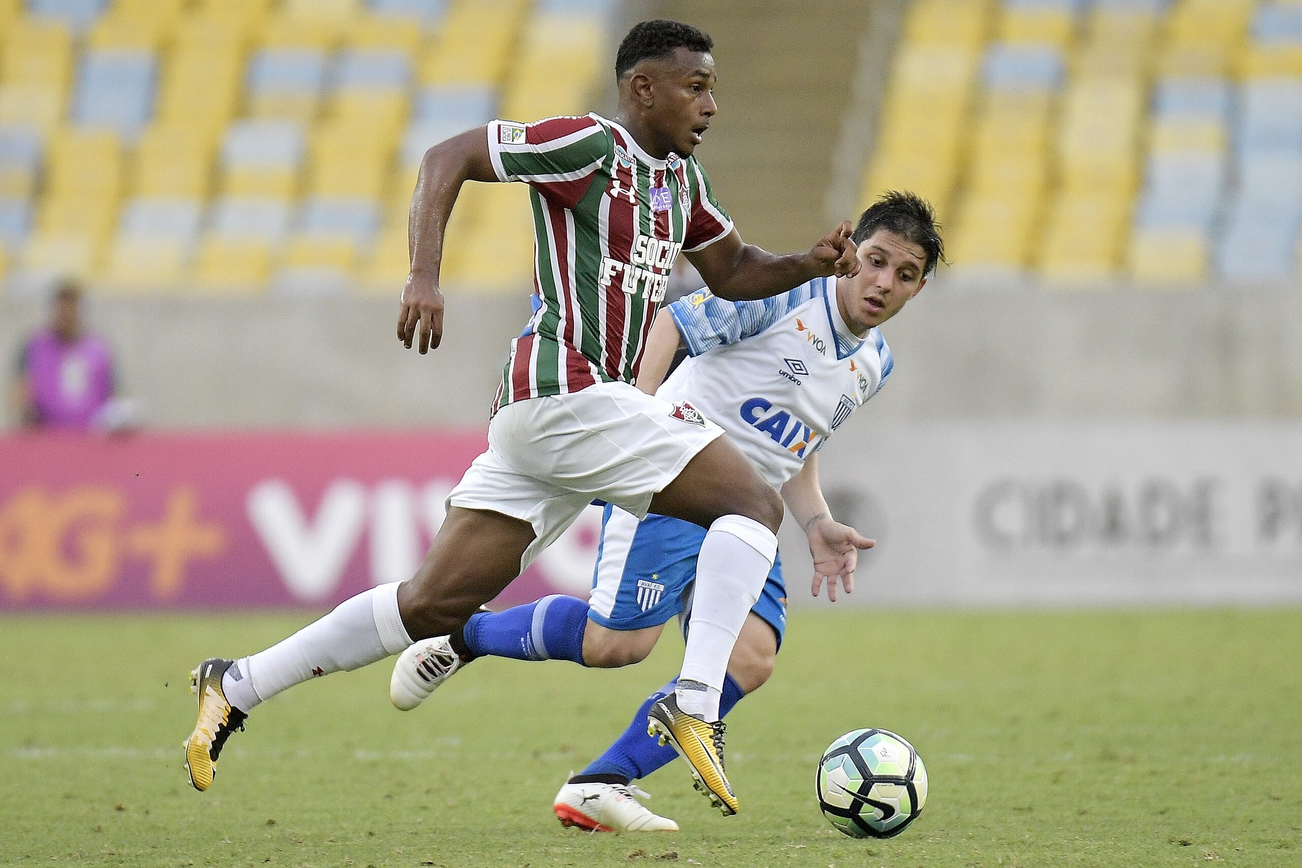 RIO DE JANEIRO, BRAZIL - OCTOBER 15: Wendel of Fluminense runs with the ball during the match between Fluminense and Avai as part of Brasileirao Series A 2017 at Maracana Stadium on October 15, 2017 in Rio de Janeiro, Brazil. (Photo by Alexandre Loureiro/Getty Images)