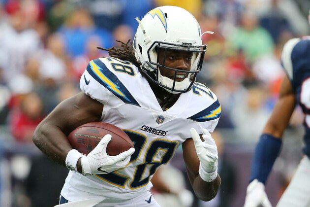 FOXBORO, MA - OCTOBER 29: Melvin Gordon #28 of the Los Angeles Chargers carries the ball against the New England Patriots during the first half at Gillette Stadium on October 29, 2017 in Foxboro, Massachusetts. (Photo by Maddie Meyer/Getty Images)