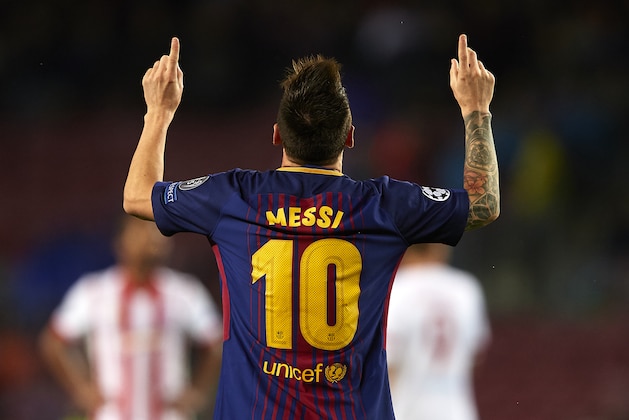 BARCELONA, SPAIN - OCTOBER 18:  Lionel Messi of Barcelona celebrates scoring his team's second goal during the UEFA Champions League group D match between FC Barcelona and Olympiakos Piraeus at Camp Nou on October 18, 2017 in Barcelona, Spain.  (Photo by Manuel Queimadelos Alonso/Getty Images)