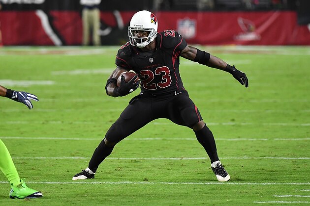 GLENDALE, AZ - NOVEMBER 09:  Adrian Peterson #23 of the Arizona Cardinals runs with the ball against the Seattle Seahawks at University of Phoenix Stadium on November 9, 2017 in Glendale, Arizona.  (Photo by Norm Hall/Getty Images)