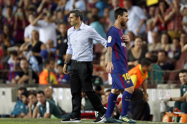 (L-R) coach Ernesto Valverde of FC Barcelona, Lionel Messi of FC Barcelona during the Trofeu Joan Gamper match between FC Barcelona and Chapecoense on August 7, 2017 at the Camp Nou stadium in Barcelona, Spain.(Photo by VI Images via Getty Images)