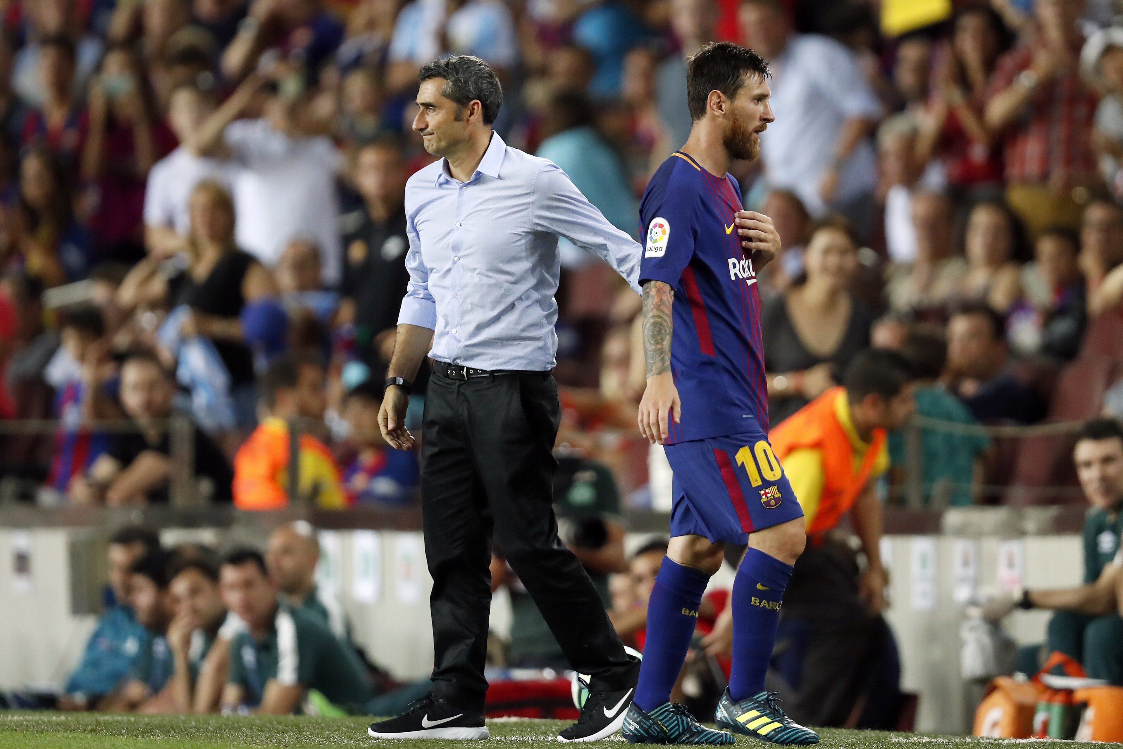 (L-R) coach Ernesto Valverde of FC Barcelona, Lionel Messi of FC Barcelona during the Trofeu Joan Gamper match between FC Barcelona and Chapecoense on August 7, 2017 at the Camp Nou stadium in Barcelona, Spain.(Photo by VI Images via Getty Images)