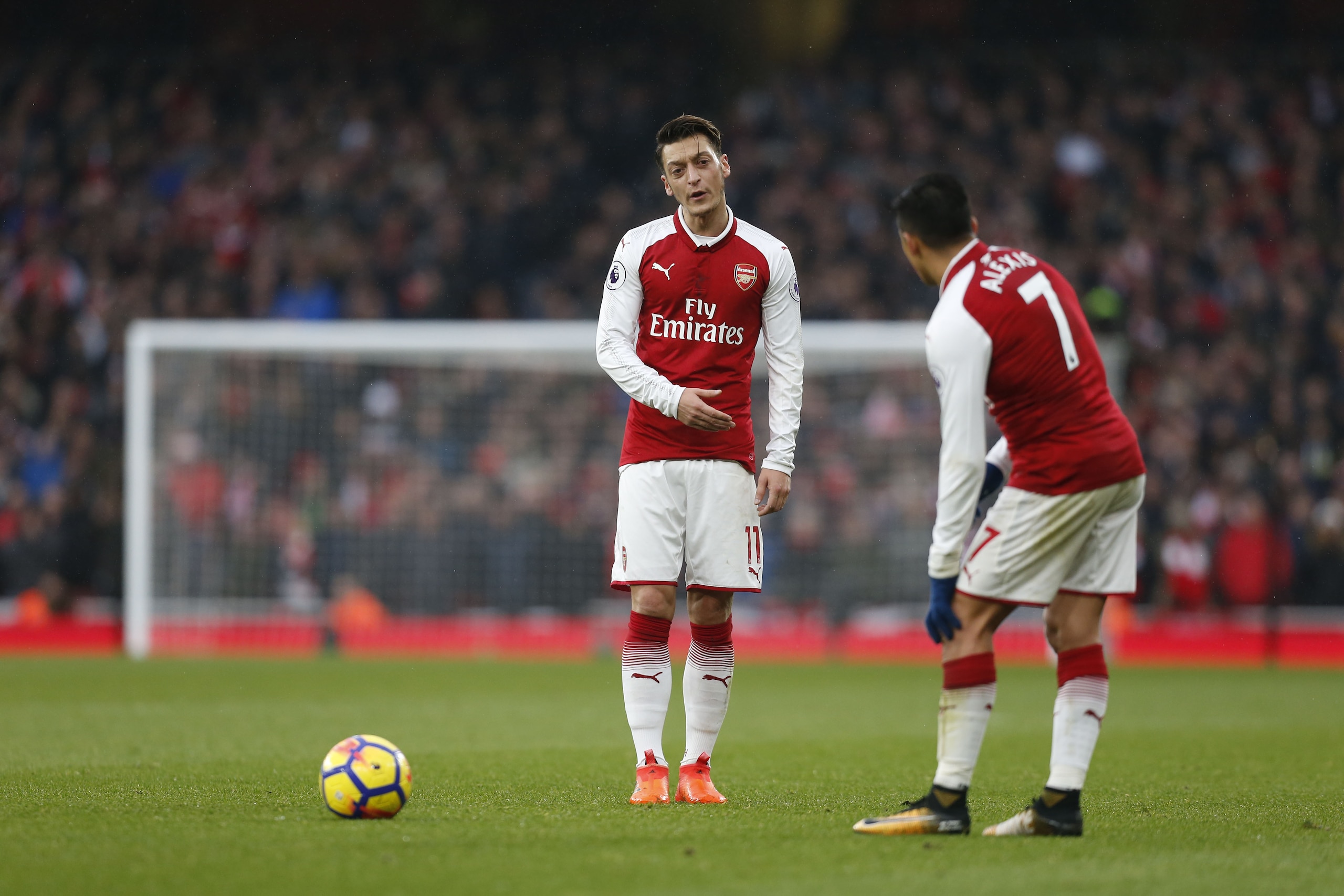 Arsenal's German midfielder Mesut Ozil (L) talks to Arsenal's Chilean striker Alexis Sanchez during the English Premier League football match between Arsenal and Tottenham Hotspur at the Emirates Stadium in London on November 18, 2017.  / AFP PHOTO / IKIMAGES / Ian KINGTON / RESTRICTED TO EDITORIAL USE. No use with unauthorized audio, video, data, fixture lists, club/league logos or 'live' services. Online in-match use limited to 45 images, no video emulation. No use in betting, games or single club/league/player publications.  /         (Photo credit should read IAN KINGTON/AFP/Getty Images)