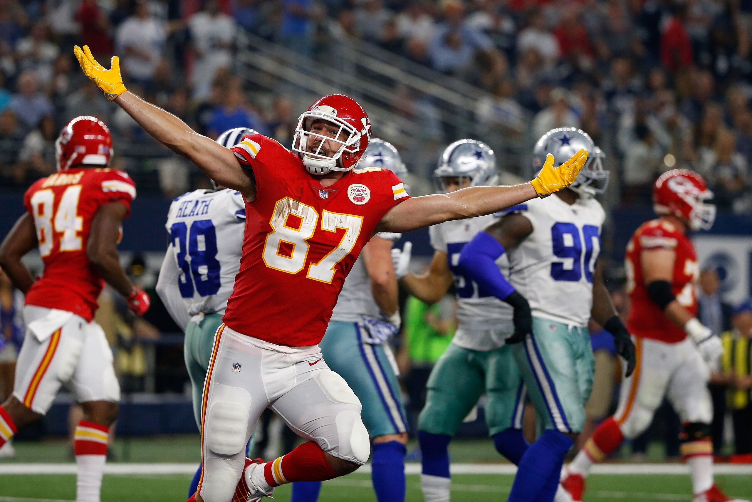 ARLINGTON, TX - NOVEMBER 05: Travis Kelce #87 of the Kansas City Chiefs celebrates the third quarter touchdown against the Dallas Cowboys in a football game at AT&T Stadium on November 5, 2017 in Arlington, Texas. (Photo by Ron Jenkins/Getty Images) ARLINGTON, TX - NOVEMBER 05: Travis Kelce #87 of the Kansas City Chiefs celebrates the third quarter touchdown against the Dallas Cowboys in a football game at AT&T Stadium on November 5, 2017 in Arlington, Texas. (Photo by Ron Jenkins/Getty Images)