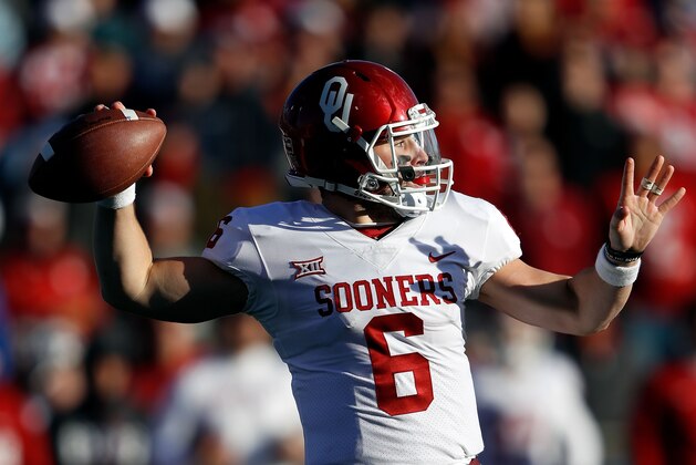 LAWRENCE, KS - NOVEMBER 18:  Quarterback Baker Mayfield #6 of the Oklahoma Sooners passes during the game against the Kansas Jayhawks at Memorial Stadium on November 18, 2017 in Lawrence, Kansas.  (Photo by Jamie Squire/Getty Images)