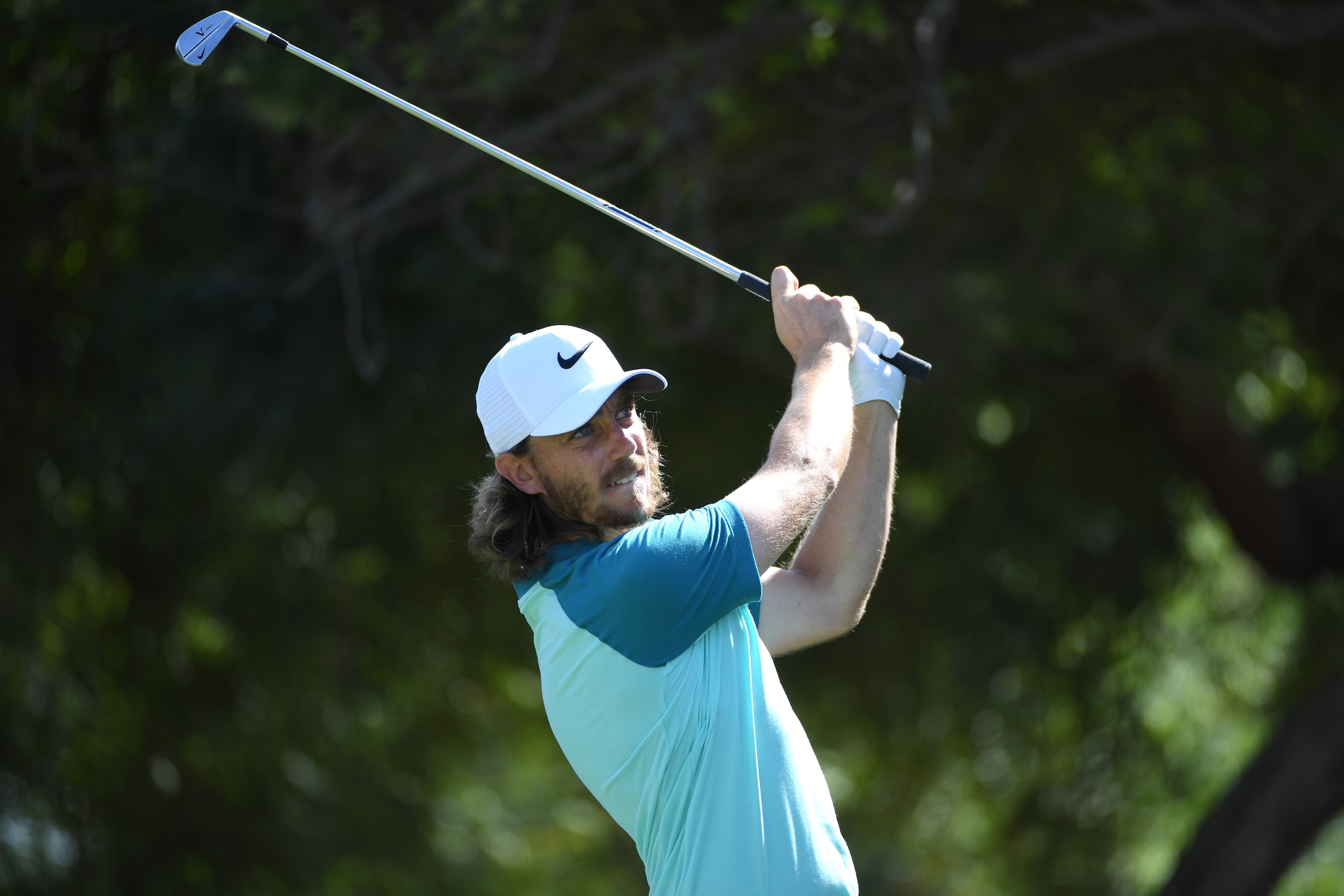 DUBAI, UNITED ARAB EMIRATES - NOVEMBER 19:  Tommy Fleetwood of England tees off on the 4th hole during the final round of the DP World Tour Championship at Jumeirah Golf Estates on November 19, 2017 in Dubai, United Arab Emirates.  (Photo by Ross Kinnaird/Getty Images)
