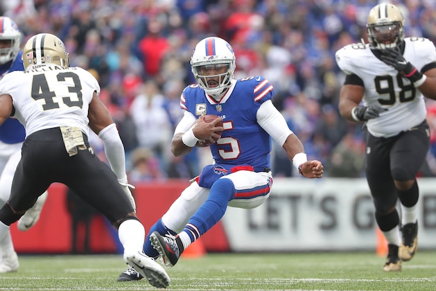 BUFFALO, NY - NOVEMBER 12: Tyrod Taylor #5 of the Buffalo Bills runs with the ball during NFL game action against the New Orleans Saints at New Era Field on November 12, 2017 in Buffalo, New York. (Photo by Tom Szczerbowski/Getty Images)
