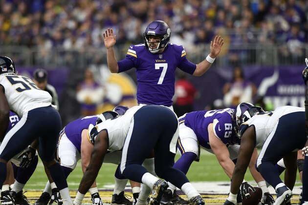 MINNEAPOLIS, MN - NOVEMBER 19: Case Keenum #7 of the Minnesota Vikings calls a play at the line of scrimmage in the first half of the game against the Los Angeles Rams on November 19, 2017 at U.S. Bank Stadium in Minneapolis, Minnesota. (Photo by Hannah Foslien/Getty Images)