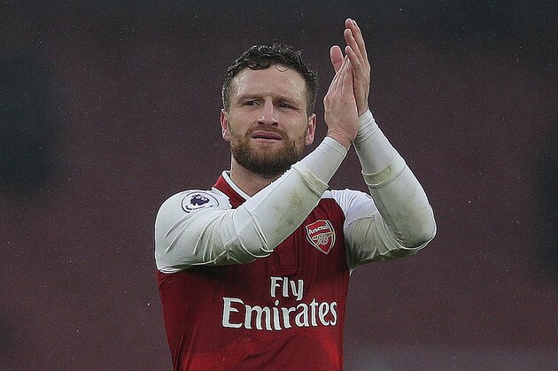 Arsenal's German defender Shkodran Mustafi applauds the fans following the English Premier League football match between Arsenal and Tottenham Hotspur at the Emirates Stadium in London on November 18, 2017.  / AFP PHOTO / Daniel LEAL-OLIVAS / RESTRICTED TO EDITORIAL USE. No use with unauthorized audio, video, data, fixture lists, club/league logos or 'live' services. Online in-match use limited to 75 images, no video emulation. No use in betting, games or single club/league/player publications.  /         (Photo credit should read DANIEL LEAL-OLIVAS/AFP/Getty Images)
