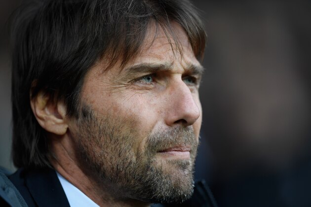 WEST BROMWICH, ENGLAND - NOVEMBER 18:  Chelsea manager Antonio Conte looks on during the Premier League match between West Bromwich Albion and Chelsea at The Hawthorns on November 18, 2017 in West Bromwich, England.  (Photo by Stu Forster/Getty Images)