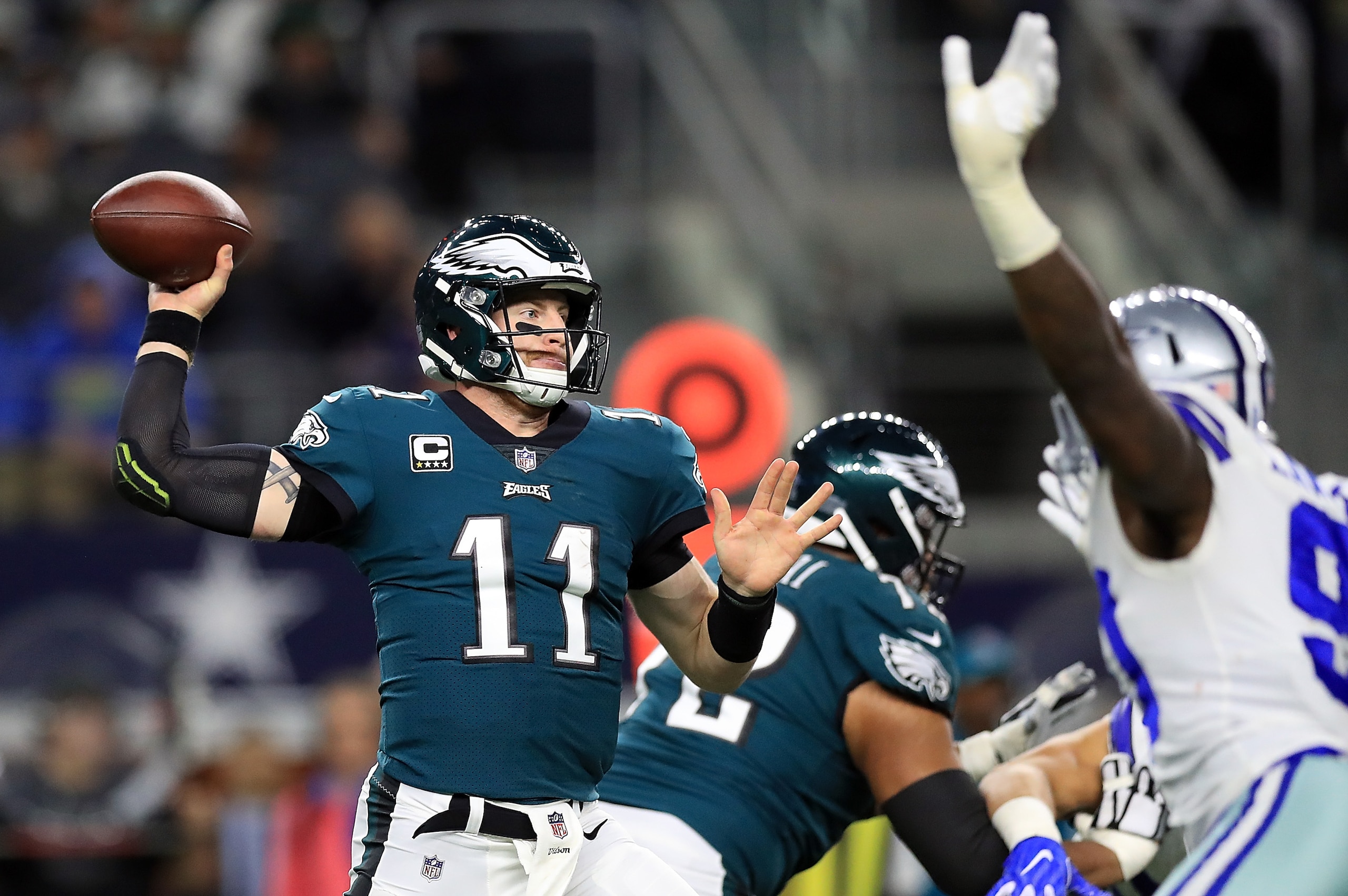ARLINGTON, TX - NOVEMBER 19:  Carson Wentz #11 of the Philadelphia Eagles throws against the Dallas Cowboys in the first half at AT&T Stadium on November 19, 2017 in Arlington, Texas.  (Photo by Ronald Martinez/Getty Images)