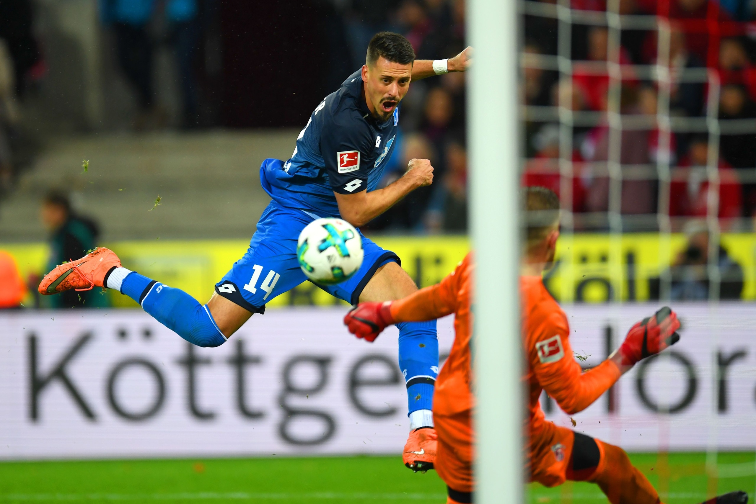 Hoffenheim's midfielder Sandro Wagner (L) and Cologne's goalkeeper Timo Horn vie for the ball during the German First division Bundesliga football match 1 FC Cologne vs TSG Hoffenheim in Cologne, western Germany, on November 5, 2017. / AFP PHOTO / PATRIK STOLLARZ / RESTRICTIONS: DURING MATCH TIME: DFL RULES TO LIMIT THE ONLINE USAGE TO 15 PICTURES PER MATCH AND FORBID IMAGE SEQUENCES TO SIMULATE VIDEO. == RESTRICTED TO EDITORIAL USE == FOR FURTHER QUERIES PLEASE CONTACT DFL DIRECTLY AT + 49 69 650050
(Photo credit should read PATRIK STOLLARZ/AFP/Getty Images) Hoffenheim's midfielder Sandro Wagner (L) and Cologne's goalkeeper Timo Horn vie for the ball during the German First division Bundesliga football match 1 FC Cologne vs TSG Hoffenheim in Cologne, western Germany, on November 5, 2017. / AFP PHOTO / PATRIK STOLLARZ / RESTRICTIONS: DURING MATCH TIME: DFL RULES TO LIMIT THE ONLINE USAGE TO 15 PICTURES PER MATCH AND FORBID IMAGE SEQUENCES TO SIMULATE VIDEO. == RESTRICTED TO EDITORIAL USE == FOR FURTHER QUERIES PLEASE CONTACT DFL DIRECTLY AT + 49 69 650050
(Photo credit should read PATRIK STOLLARZ/AFP/Getty Images)