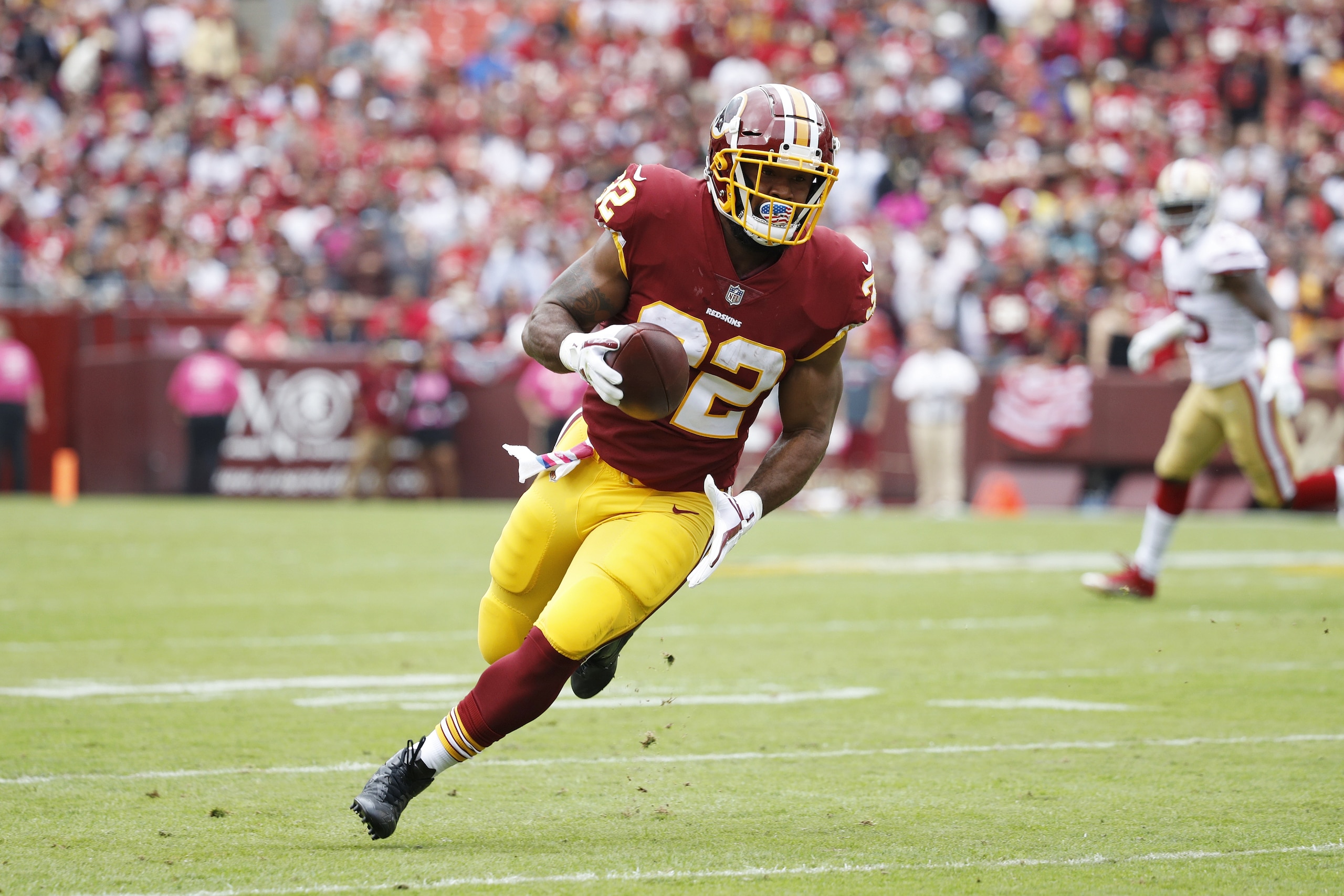 LANDOVER, MD - OCTOBER 15: Samaje Perine #32 of the Washington Redskins runs the ball during a game against the San Francisco 49ers at FedEx Field on October 15, 2017 in Landover, Maryland. The Redskins won 26-24. (Photo by Joe Robbins/Getty Images)
