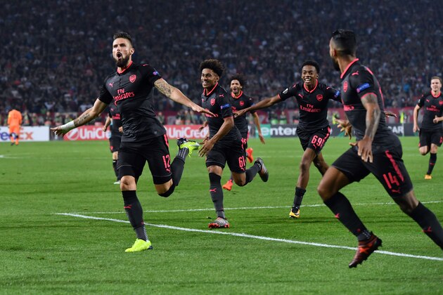 Arsenal's Olivier Giroud (L) celebrates after scoring a goal during the UEFA Europa League football between Belgrade (Crvena zvezda) and Arsenal, on October 19, 2017 in Belgrade. / AFP PHOTO / Andrej ISAKOVIC        (Photo credit should read ANDREJ ISAKOVIC/AFP/Getty Images)