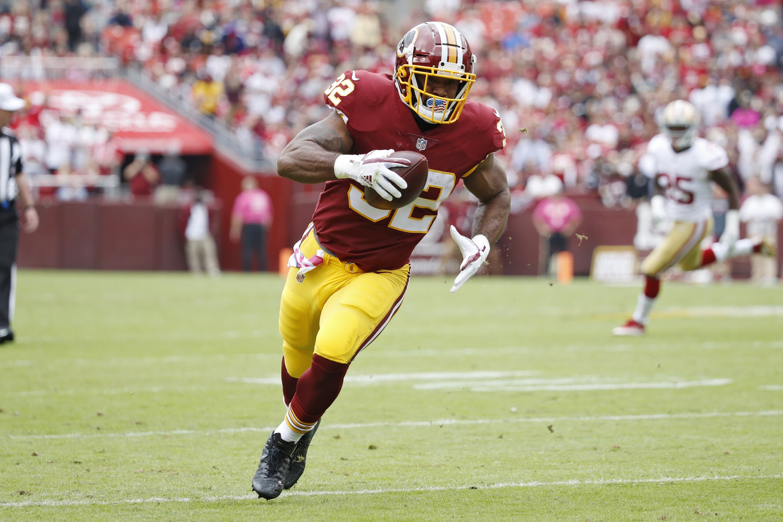LANDOVER, MD - OCTOBER 15: Samaje Perine #32 of the Washington Redskins runs the ball during a game against the San Francisco 49ers at FedEx Field on October 15, 2017 in Landover, Maryland. The Redskins won 26-24. (Photo by Joe Robbins/Getty Images)