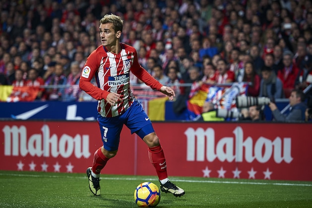 MADRID, SPAIN - NOVEMBER 18:  Antoine Griezmann of Atletico Madrid in action during the La Liga match between Atletico Madrid and Real Madrid at Wanda Metropolitano Stadium on November 18, 2017 in Madrid, Spain.  (Photo by fotopress/Getty Images)