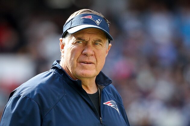 MEXICO CITY, MEXICO - NOVEMBER 19:  Head coach Bill Belichick of the New England Patriots looks on prior to the game against the Oakland Raiders at Estadio Azteca on November 19, 2017 in Mexico City, Mexico.  (Photo by Buda Mendes/Getty Images)