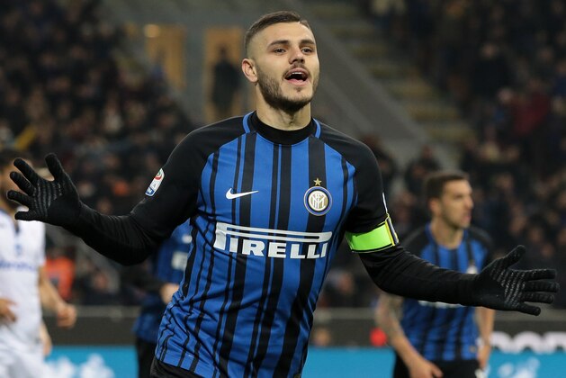 MILAN, ITALY - NOVEMBER 19:  Mauro Emanuel Icardi of FC Internazionale Milano celebrates after scoring the opening goal during the Serie A match between FC Internazionale and Atalanta BC at Stadio Giuseppe Meazza on November 19, 2017 in Milan, Italy.  (Photo by Emilio Andreoli/Getty Images)
