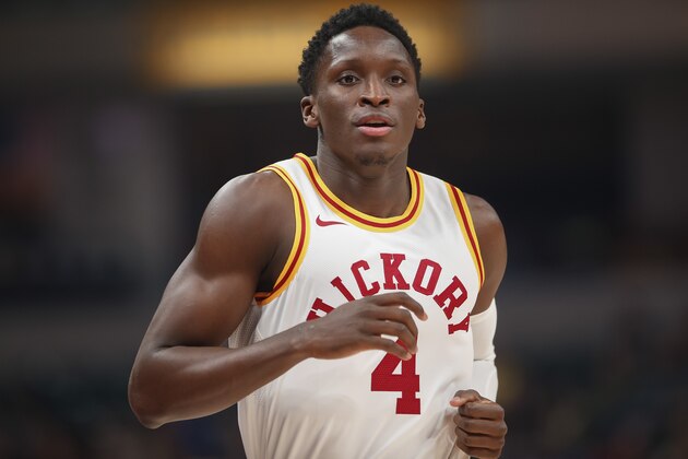 INDIANAPOLIS, IN - NOVEMBER 17: Victor Oladipo #4 of the Indiana Pacers runs up the court during the game against the Detroit Pistons at Bankers Life Fieldhouse on November 17, 2017 in Indianapolis, Indiana. NOTE TO USER: User expressly acknowledges and agrees that, by downloading and or using this photograph, User is consenting to the terms and conditions of the Getty Images License Agreement.(Photo by Michael Hickey/Getty Images)