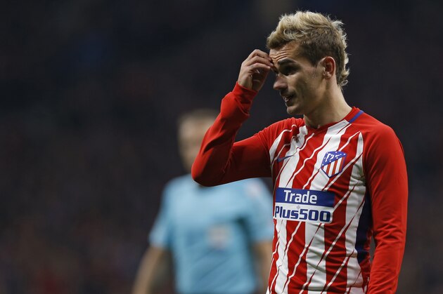 Atletico Madrid's Antoine Griezmann gestures during the Spanish La Liga soccer match between Real Madrid and Atletico at the Wanda Metropolitano stadium in Madrid, Saturday, Nov 18, 2017. The match ended in a 0-0 draw. (AP Photo/Francisco Seco)