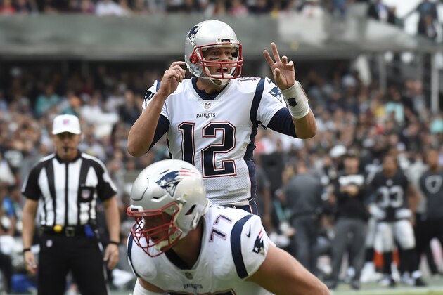 New England Patriots' Tom Brady gives instructions during the 2016 NFL week 11 regular season football game against Oakland Raiders on November 19, 2017 at the Azteca Stadium in Mexico City. / AFP PHOTO / ALFREDO ESTRELLA        (Photo credit should read ALFREDO ESTRELLA/AFP/Getty Images)