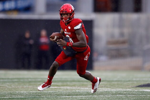 LOUISVILLE, KY - NOVEMBER 18:  Lamar Jackson #8 of the Louisville Cardinals  runs with the ball against the Syracuse Orange during the game at Papa John's Cardinal Stadium on November 18, 2017 in Louisville, Kentucky.  (Photo by Andy Lyons/Getty Images)